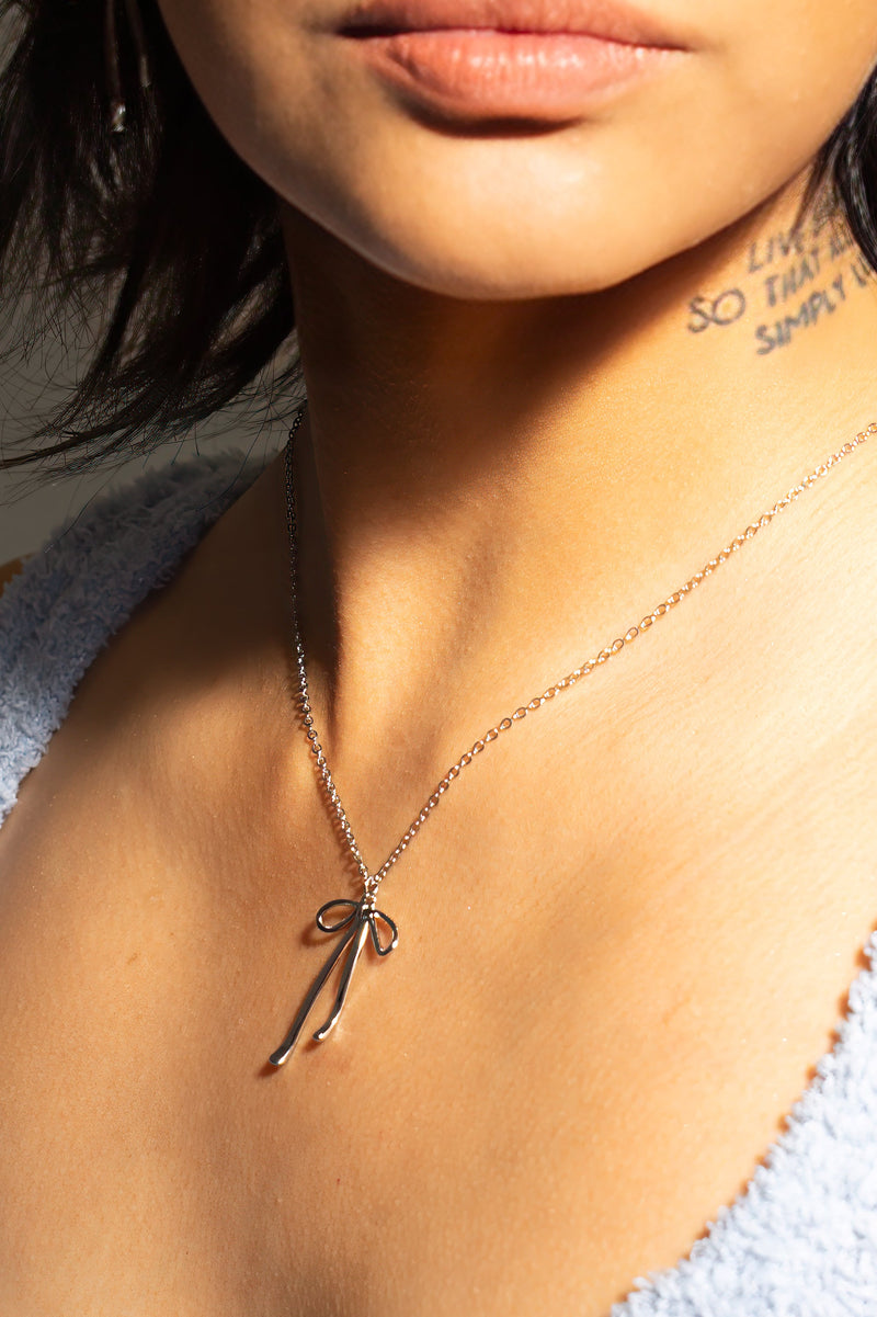 Peter + June • Bad To The Bow Necklace Silver & Rhodium Plated